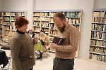 „Ja wiem lepiej co Państwo chcą przeczytać” – spotkanie autorskie z Wojciechem Chmielarzem w międzyzdrojskiej bibliotece 15.11.2023 r.