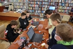 Skoczek Szymon dołącza do bibliotecznej rodziny! - pierwsze zajęcia z programowania robotów Lego 25 października 2021 r.